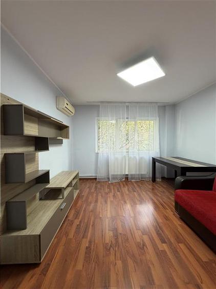 Apartament cu 2 camere decomandat în Metalurgie