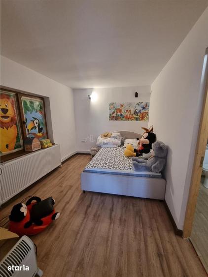 Casă cu 5 camere cu Teren 1694 Mp în Nanov