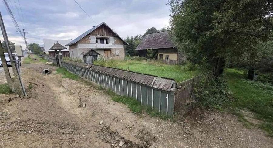 Casă individuală cu 4 camere cu Teren 1500 Mp în Horodnic de Sus