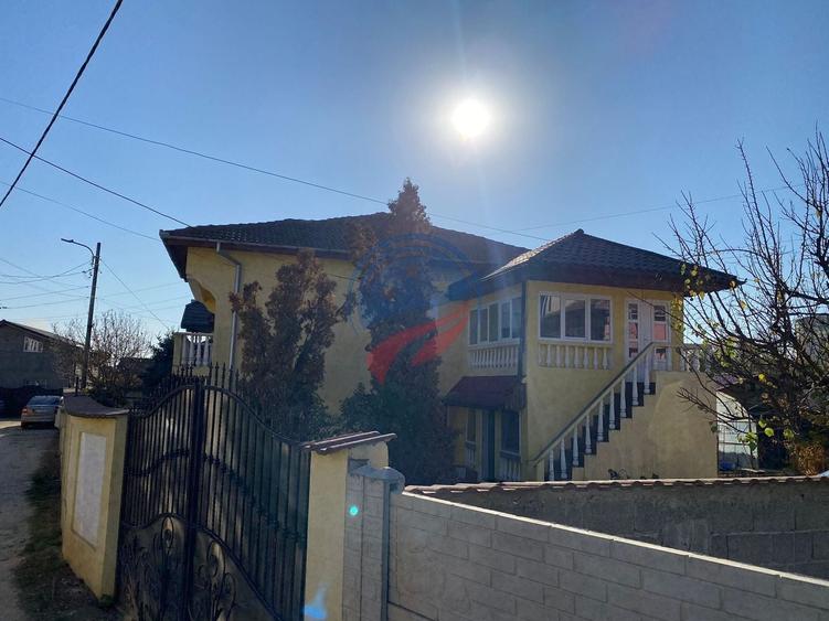 Casă individuală cu 6 camere cu Canalizare în Bordei