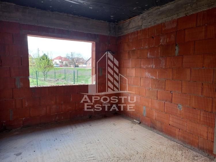 Casă individuală cu 5 camere cu Canalizare în Șofronea