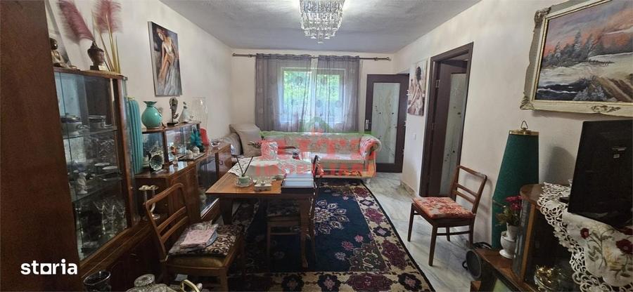 Casă cu 4 camere în Central
