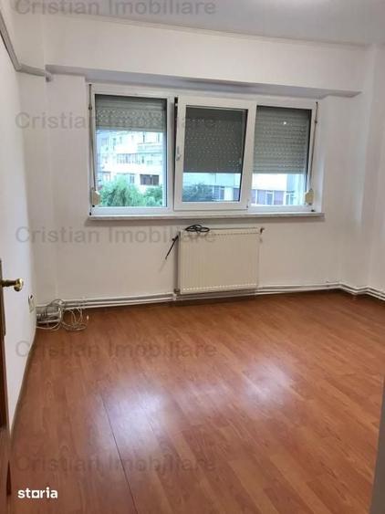 Apartament cu 3 camere decomandat în Obor