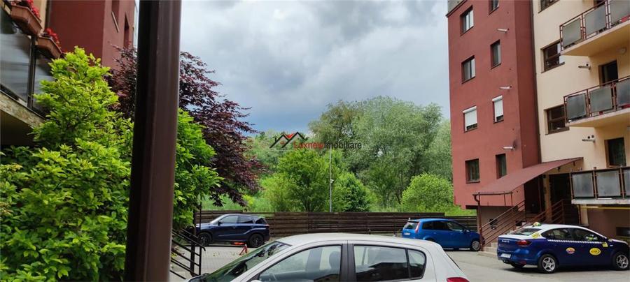 Apartament cu 3 camere semidecomandat, mobilat în Florești