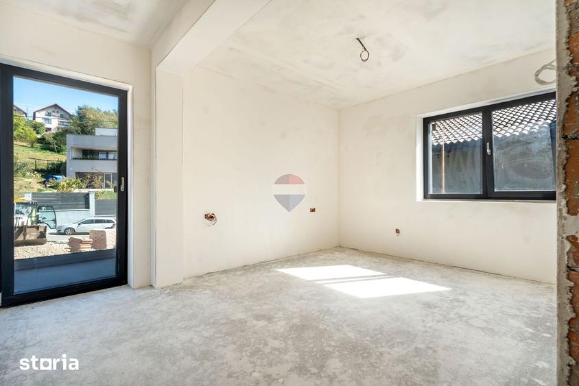 Casă cu 6 camere cu Teren 400 Mp în Feleacu