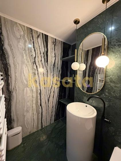 Apartament cu 5 camere semidecomandat, mobilat în Nord