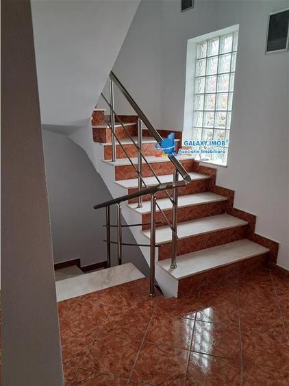 Casă cu 6 camere cu Garaj în Trivale