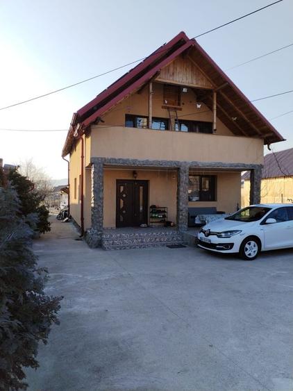 Casă cu 4 camere cu Teren 1600 Mp în Valea Stânii