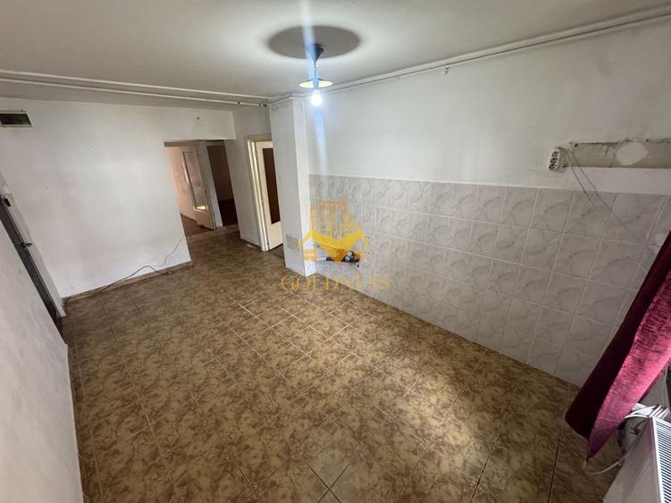 Apartament cu 3 camere decomandat, mobilat în Zorilor