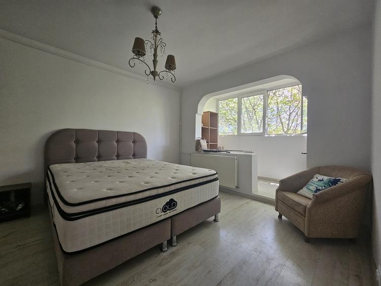 Apartament cu 4 camere decomandat în Berceni