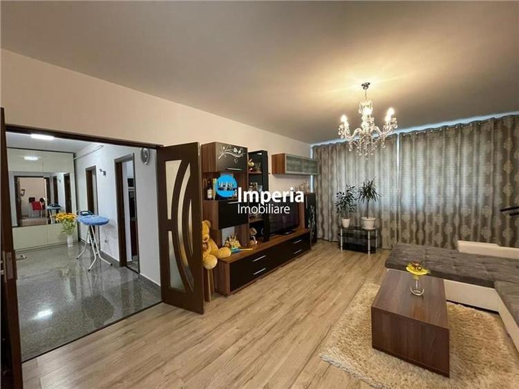 Apartament cu 3 camere decomandat, mobilat în Rediu