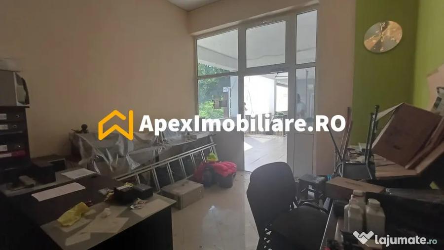 Spațiu comercial, de 30 mp, în Titan