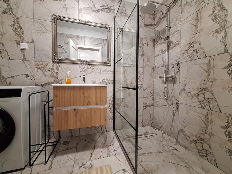 Apartament cu 2 camere semidecomandat, mobilat în Florești