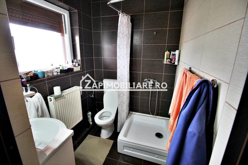 Casă individuală cu 7 camere cu Canalizare în Unirii