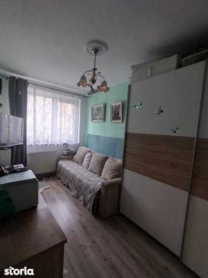 Apartament cu 3 camere semidecomandat în Tomis I