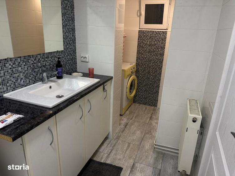 Apartament cu 3 camere decomandat în Micro 4
