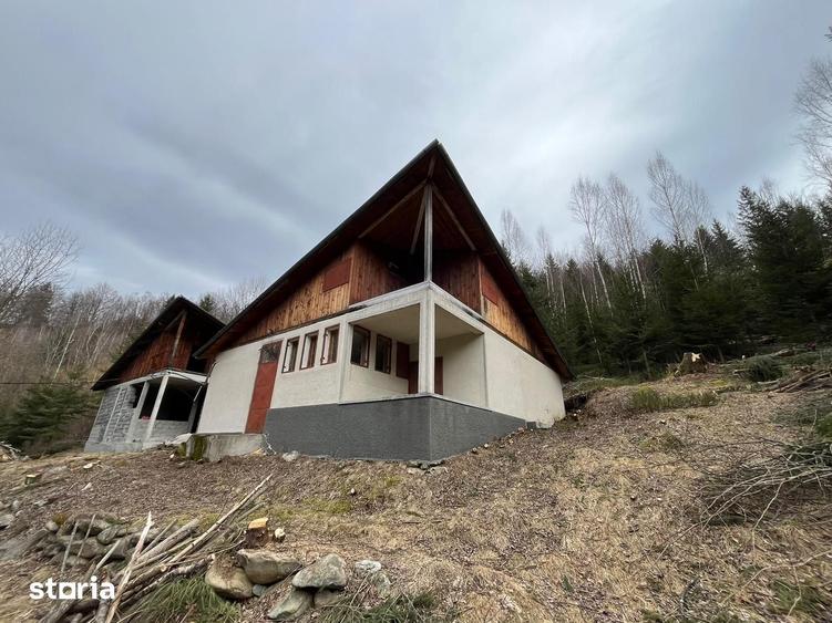 Casă cu 6 camere cu Teren 200 Mp în Uric