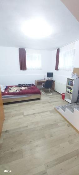 Apartament cu 4 camere decomandat în Zorilor