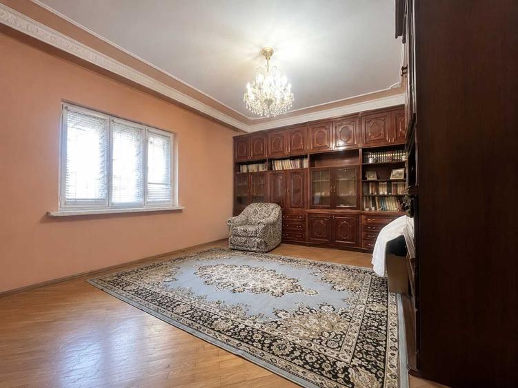 Casă cu 4 camere în Nicolina