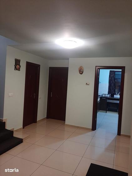 Casă cu 7 camere cu Teren 800 Mp în Dragomirești-Vale