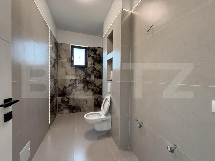 Casă cu 5 camere cu Teren 490 Mp în Sud