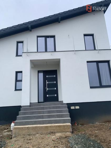 Casă individuală cu 5 camere cu Canalizare în Pișchia