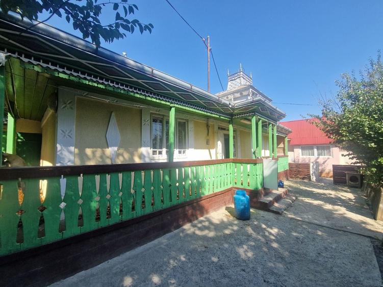 Casă cu 4 camere în Zmeu