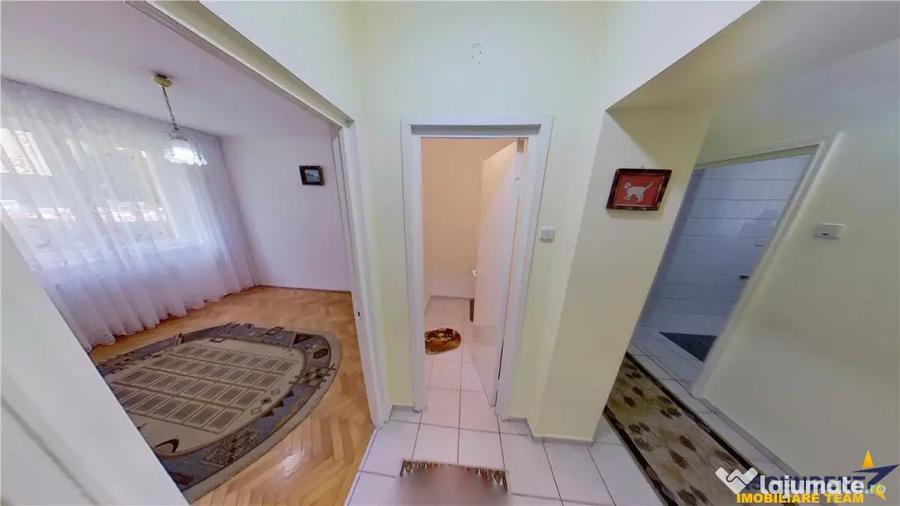 Apartament cu 3 camere decomandat în Calea București