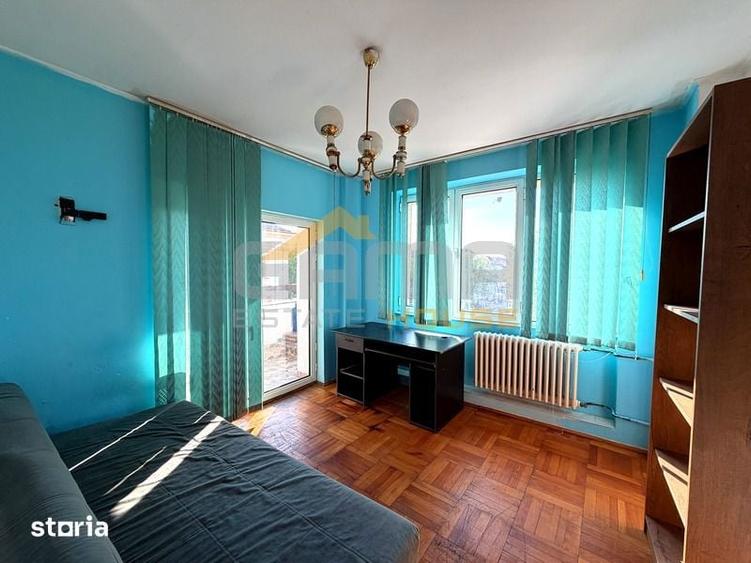 Apartament cu 3 camere semidecomandat în Central