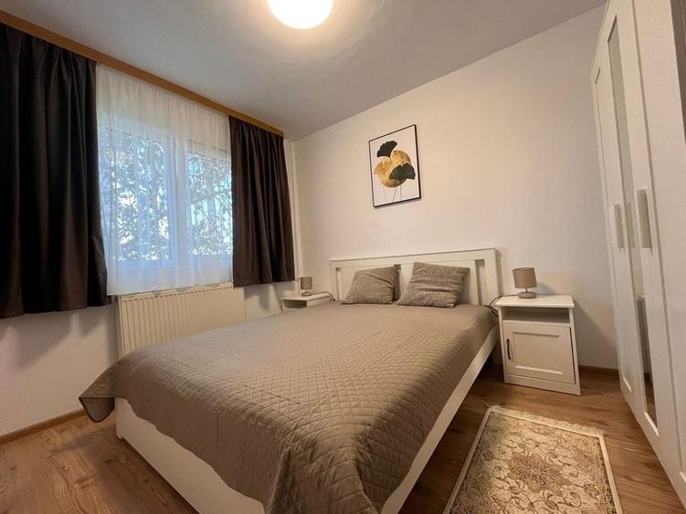 Apartament cu 3 camere semidecomandat în Miorița