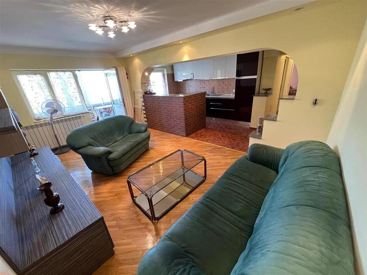 Apartament cu 3 camere decomandat, mobilat în Bahne