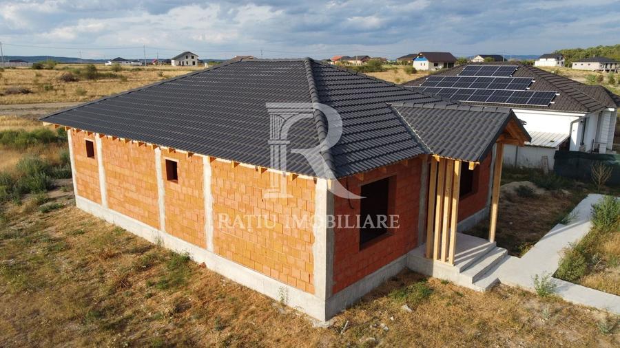 Casă individuală cu 4 camere cu Canalizare în Alparea