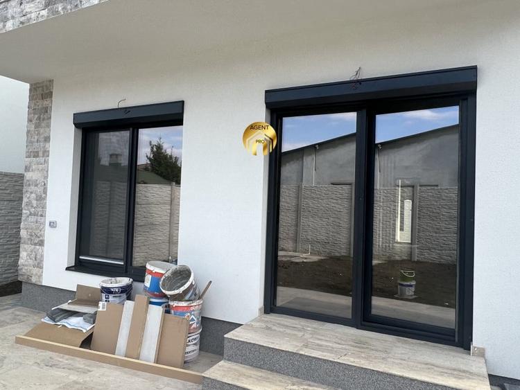 Casă individuală cu 4 camere cu Canalizare în Otopeni