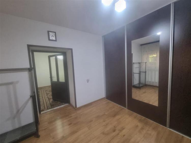 Casă individuală cu 4 camere cu Canalizare în Mândra