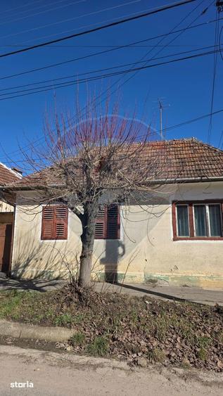 Casă cu 3 camere cu Teren 477 Mp în Central