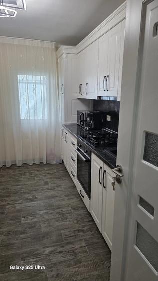 Apartament cu 3 camere decomandat în Horia