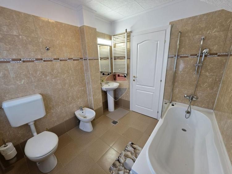 Casă individuală cu 4 camere cu Teren 442 Mp în Aviației