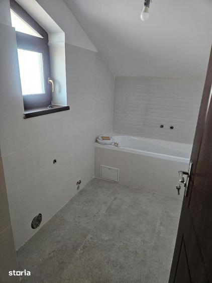 Casă cu 6 camere cu Teren 600 Mp în Bordei