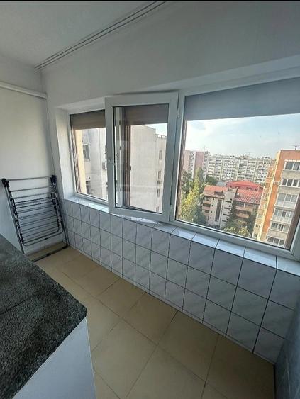 Apartament cu 3 camere decomandat în Baba Novac