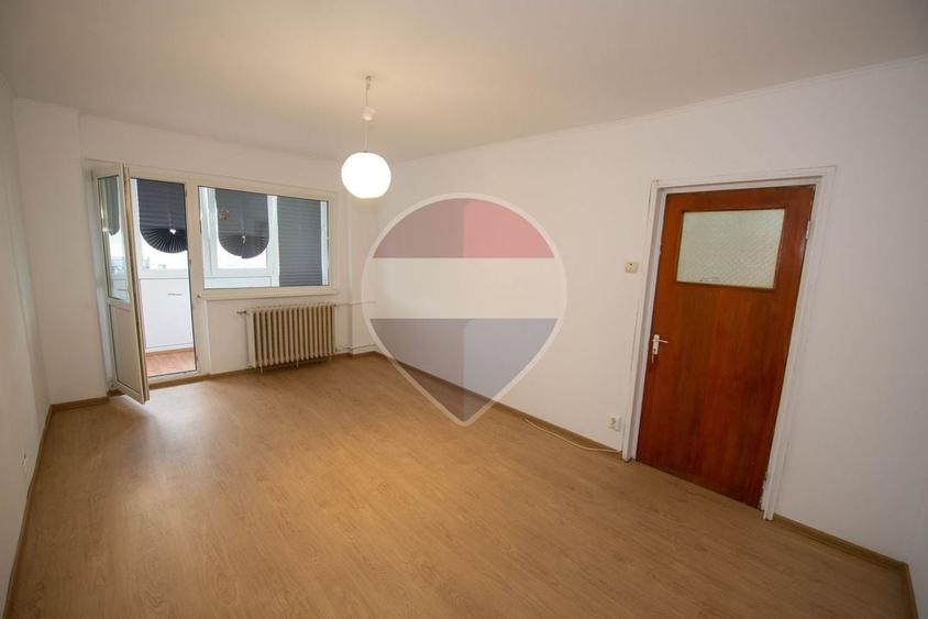 Apartament cu 3 camere decomandat în Drumul Taberei