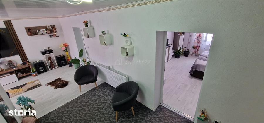 Casă cu 6 camere cu Teren 216 Mp în Muncitoresc