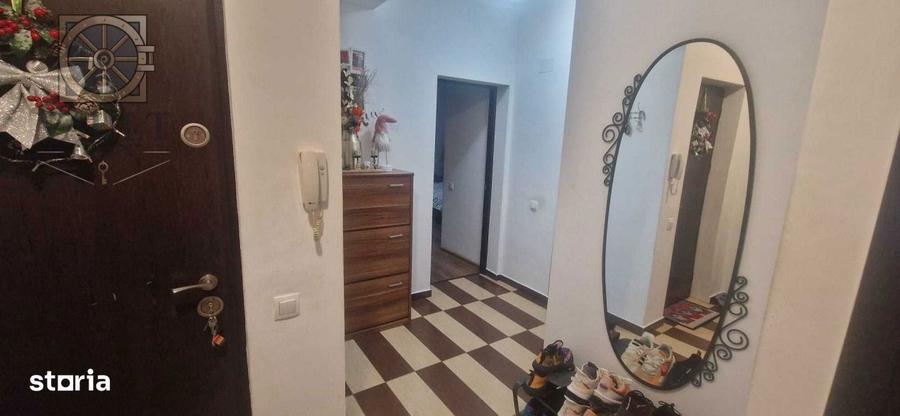 Apartament cu 3 camere decomandat, mobilat în Haliu