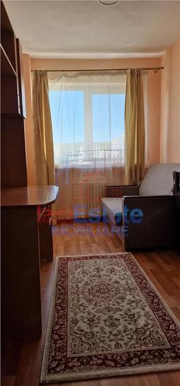 Apartament cu 3 camere decomandat în Filiași