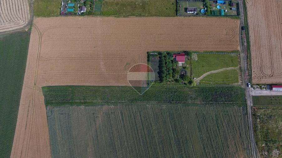 Teren de 2200 mp, în Nord