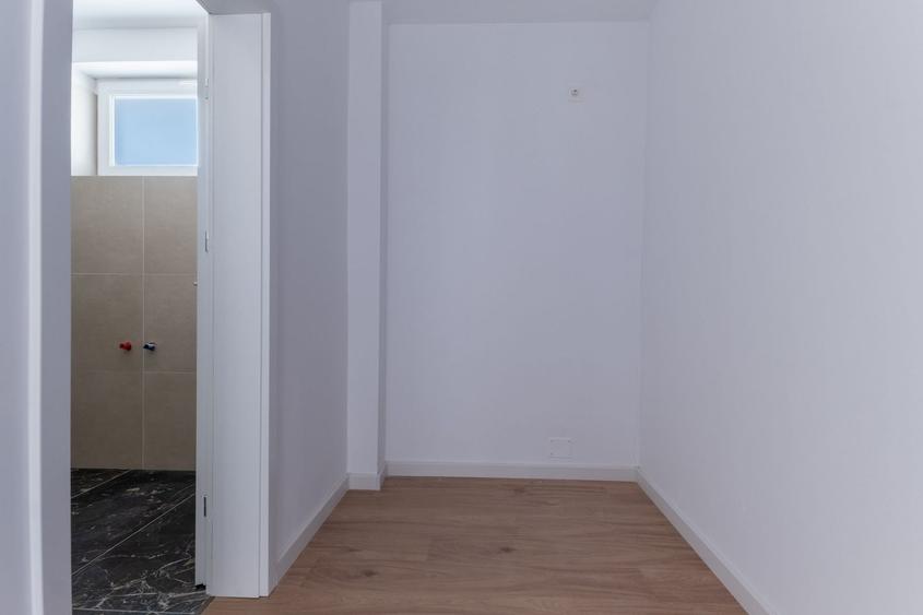 Apartament cu 3 camere semidecomandat în Metalurgiei