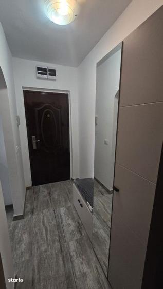 Apartament cu 2 camere semidecomandat, mobilat în Central