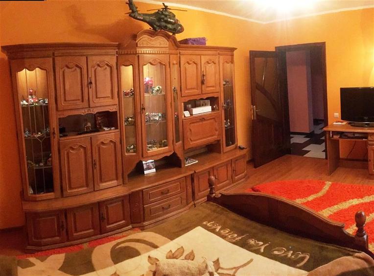 Casă individuală cu 7 camere cu Teren 700 Mp în Sud-Vest