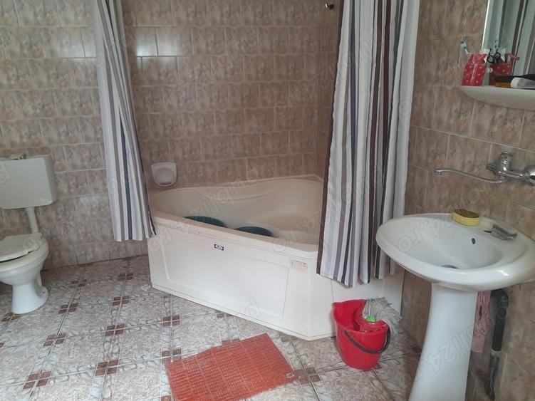 Casă cu 4 camere în Micro 14