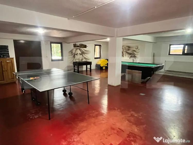 Casă cu 12 camere cu Teren 530 Mp în Colibița