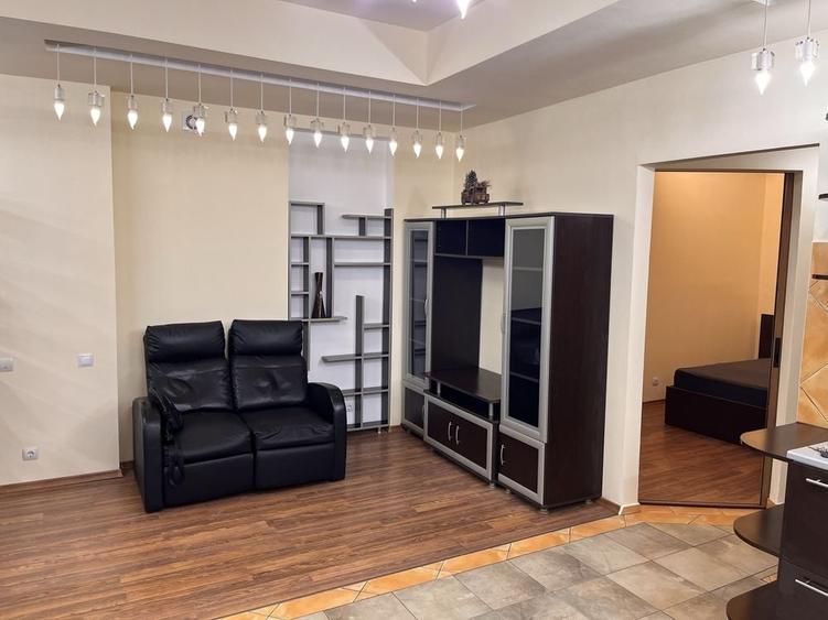 Apartament cu 2 camere semidecomandat în Calea Victoriei